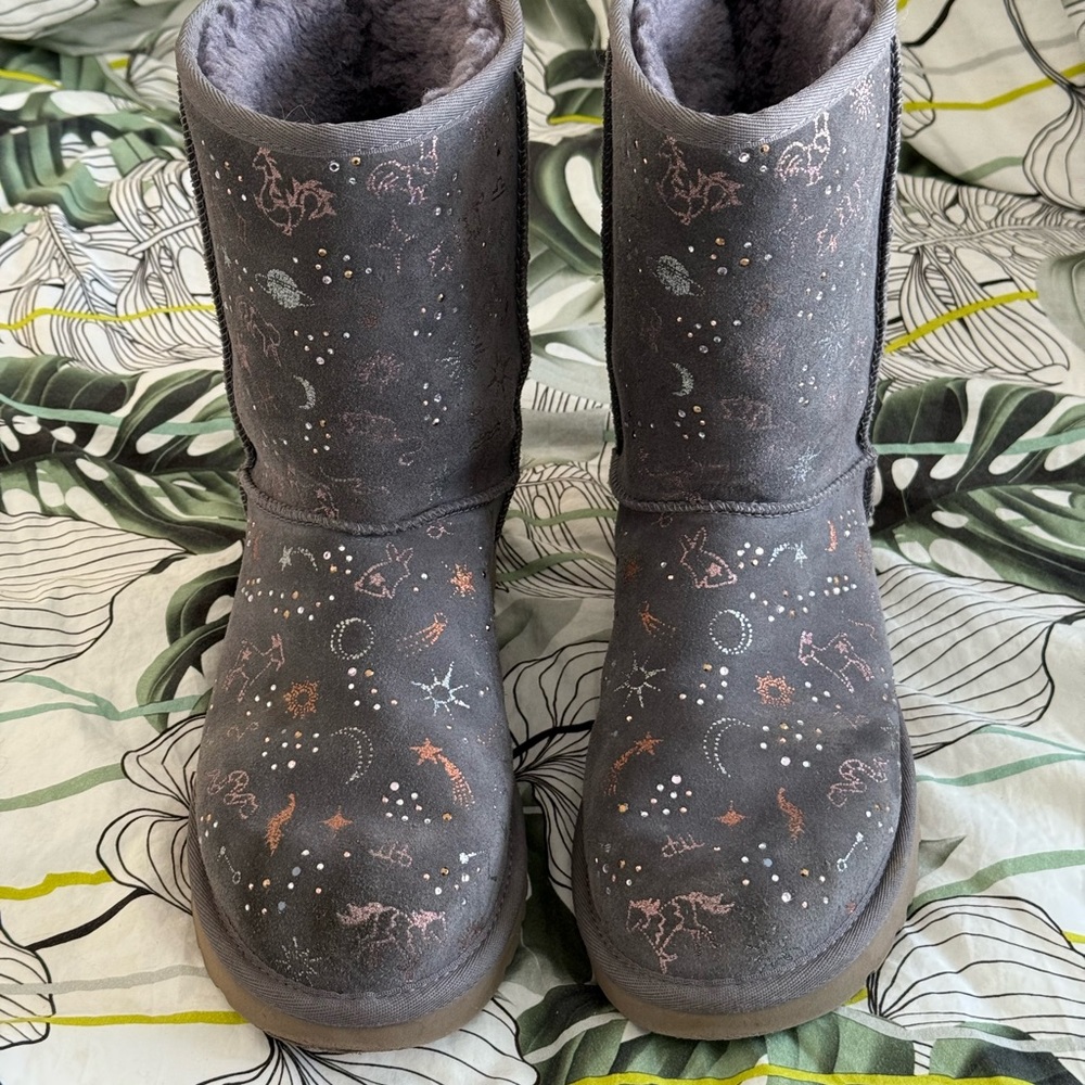 UGG zodiac grey short boot